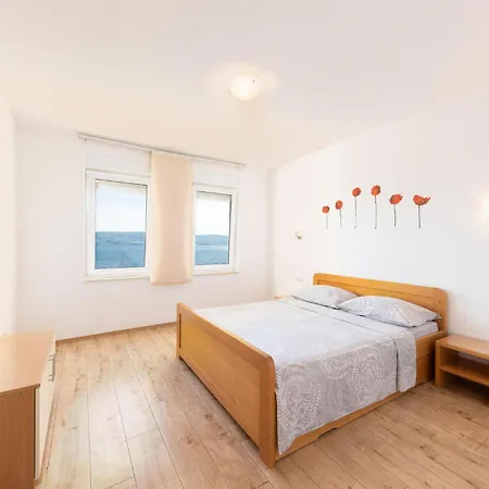 Stunning In With Wifi Duće